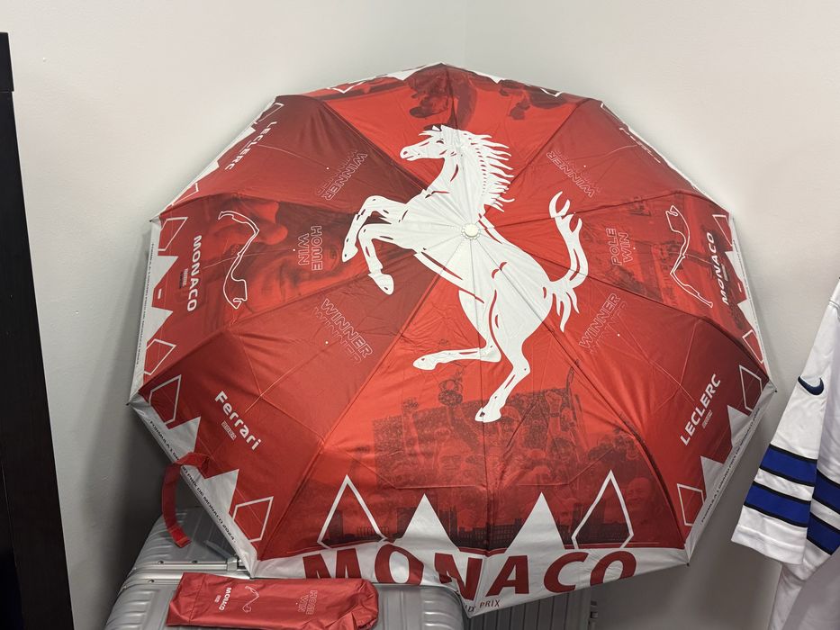 Chapéus de Chuva F1 lindos, Ferrari e McLaren