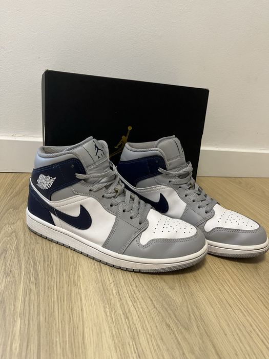 Jordan 1 Mid Wolf Grey Midnight Navy