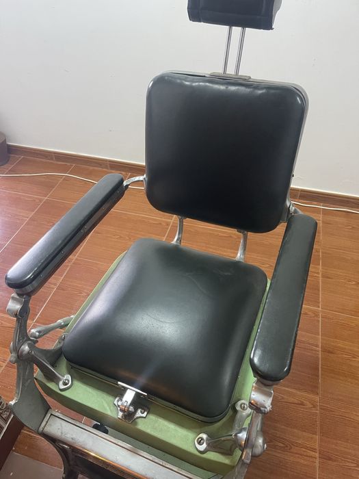 Cadeira de barbeiro antiga