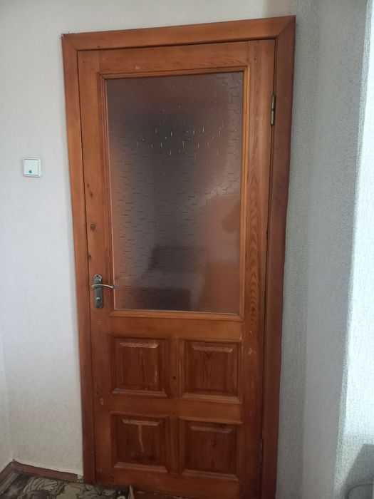 Двері дерев'яні різного розміру
