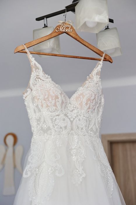 Suknia ślubna w rozmiarze M/L