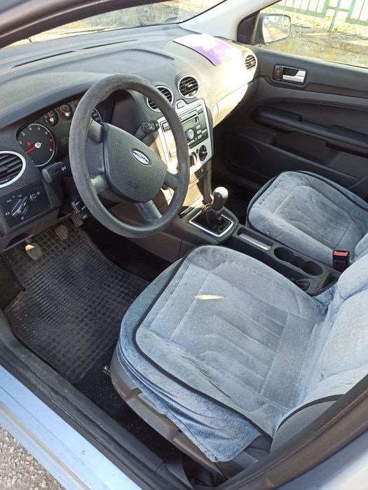 Ford Focus  1.6 * Klimatyzacja * Zadbany * 5 Drzwi * Hak