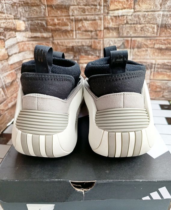 Баскетбольні кросівки adidas Harden (43 р. 27.5 см)