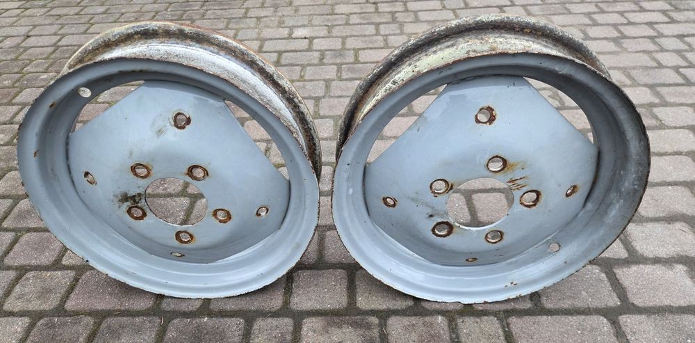 Ursus C330, C328, C325 Felgi kół przednich z otworami do obciążników
