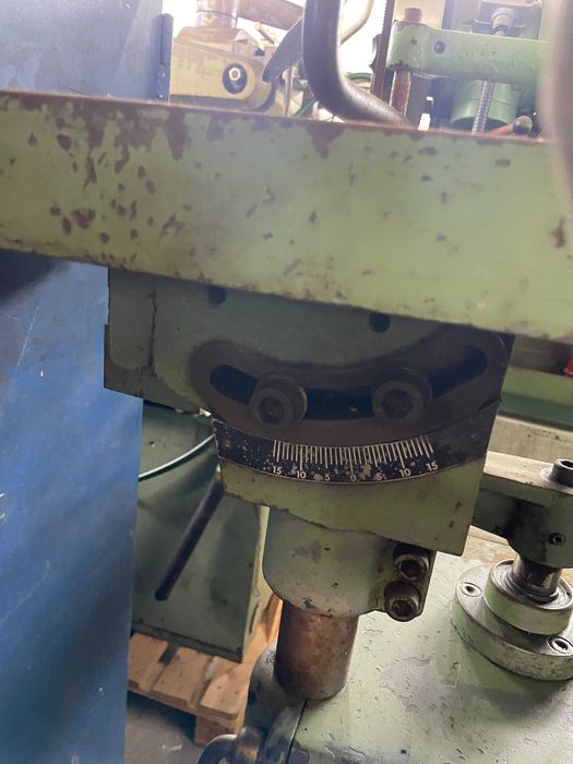 Serra de fita vertical