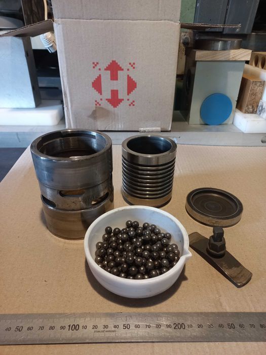 Лабораторные планетарные мельницы для тонкого и сверхтонкого помола