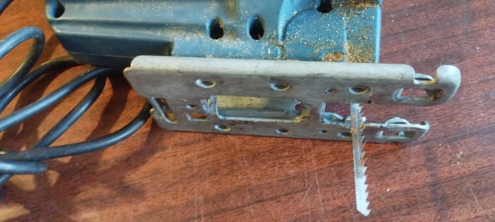 Електролобзик AEG STS380