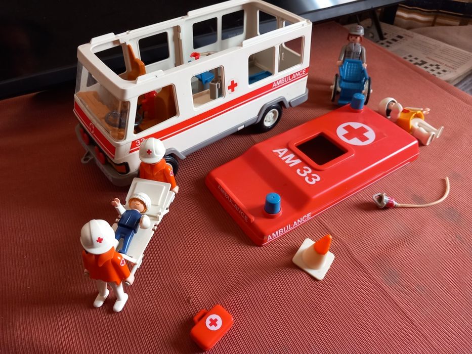 Carro antigo ambulância de playmobil