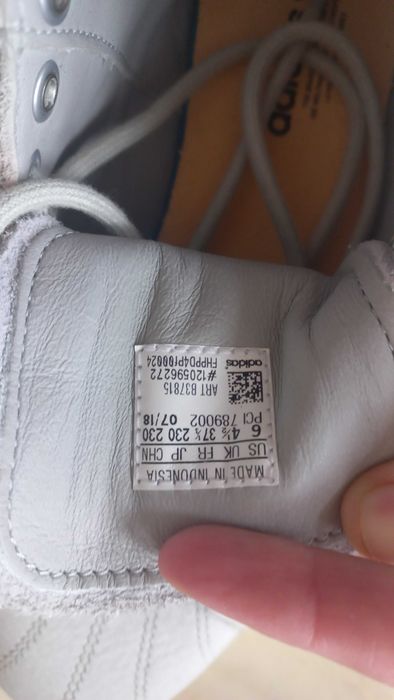 Взуття  оригінальне Adidas