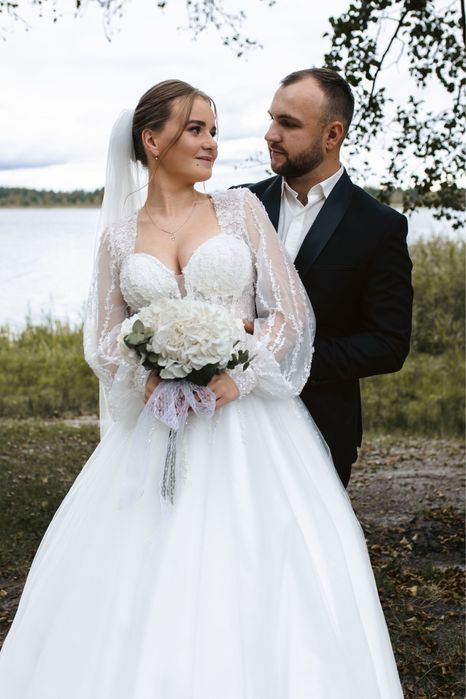 Весільна сукня,плаття