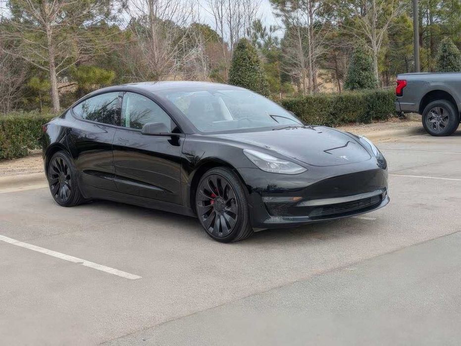 Tesla Model 3      2023