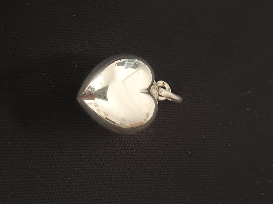 Vendo os dois em conjunto Anel e Coração em Prata