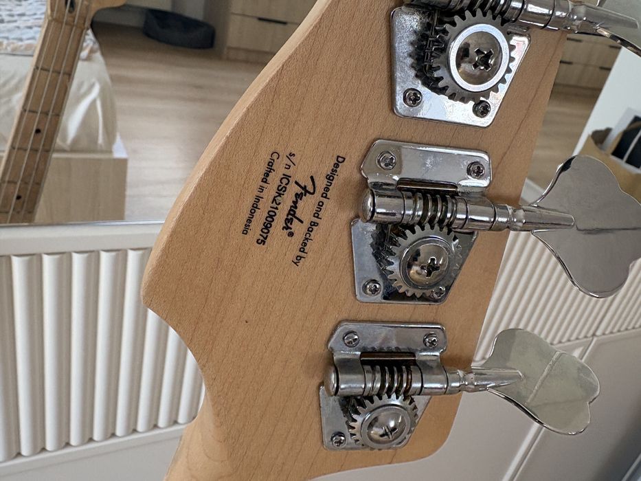 Squier Jazz Bass - gitara basowa