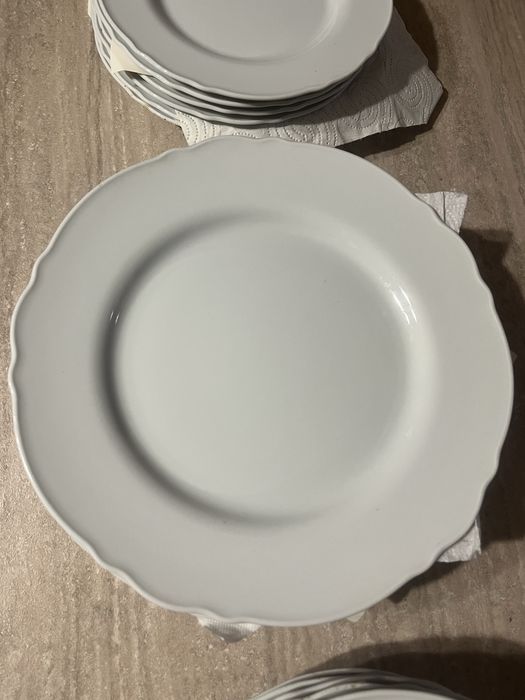 Sprzedam komplet talerzy