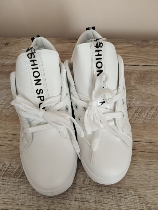 Нові кроси 39р...