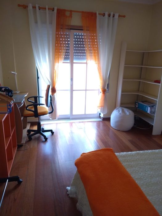 Arrenda-se  quarto perto das Universidades