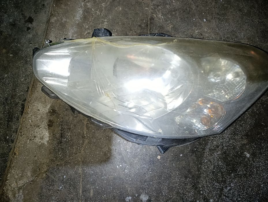 Reflektor przedni prawy lampa przód prawa Peugot partner 2013 polska