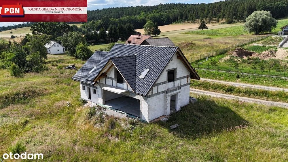 Dom na wzgórzu z panoramicznym widokiem