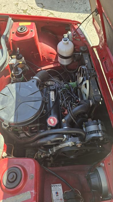 Renault 5 vermelho de 1989