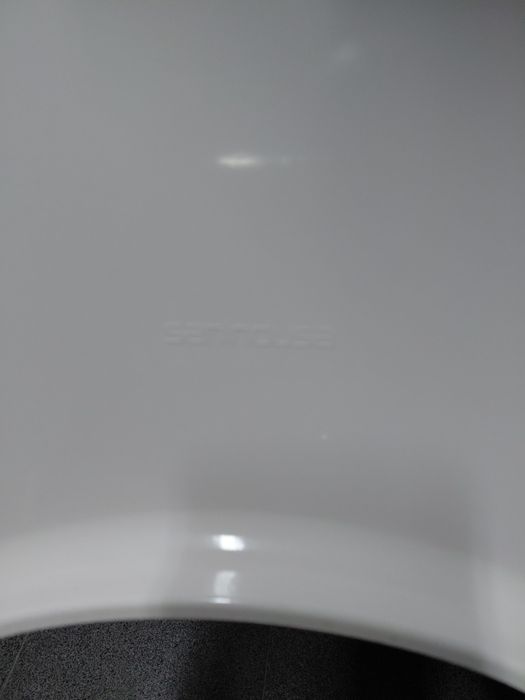 Bidé com tampa e torneira