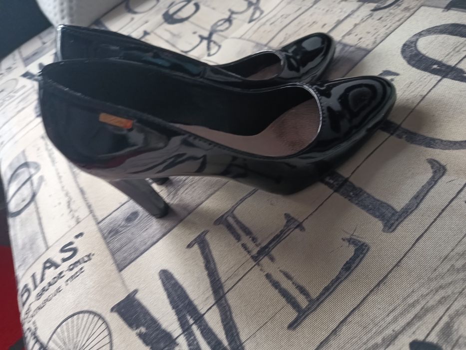 Sprzedam czółenka r. 40