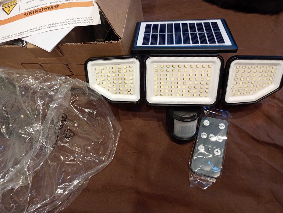 Продам 2 уличных фонаря Onforu 4500LM Solar