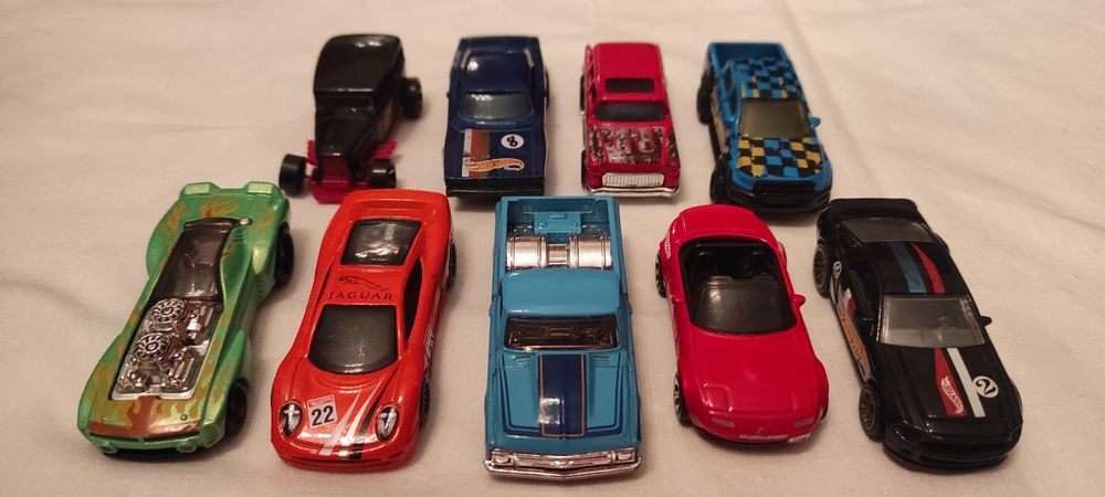 Продам модельки машин Хот Виллс.