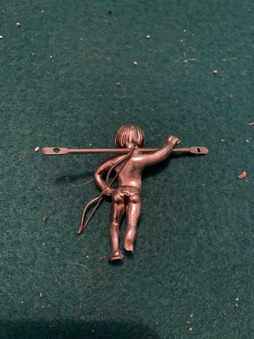 pregadeira em forma de anjo ou cupido