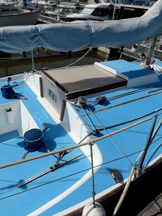 Veleiro J24 pronto a navegar