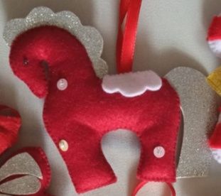 Символ года, новогодняя игрушка, лошадь из фетра