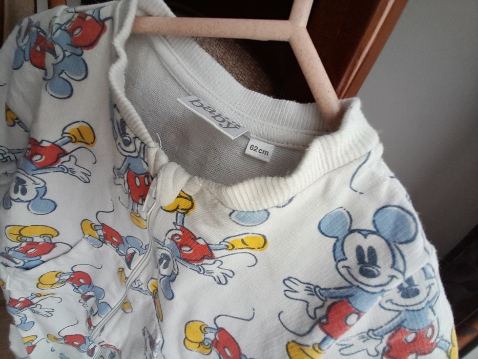 Zestaw dwóch kombinezonów dresowych na zamek. Rozmiar 62