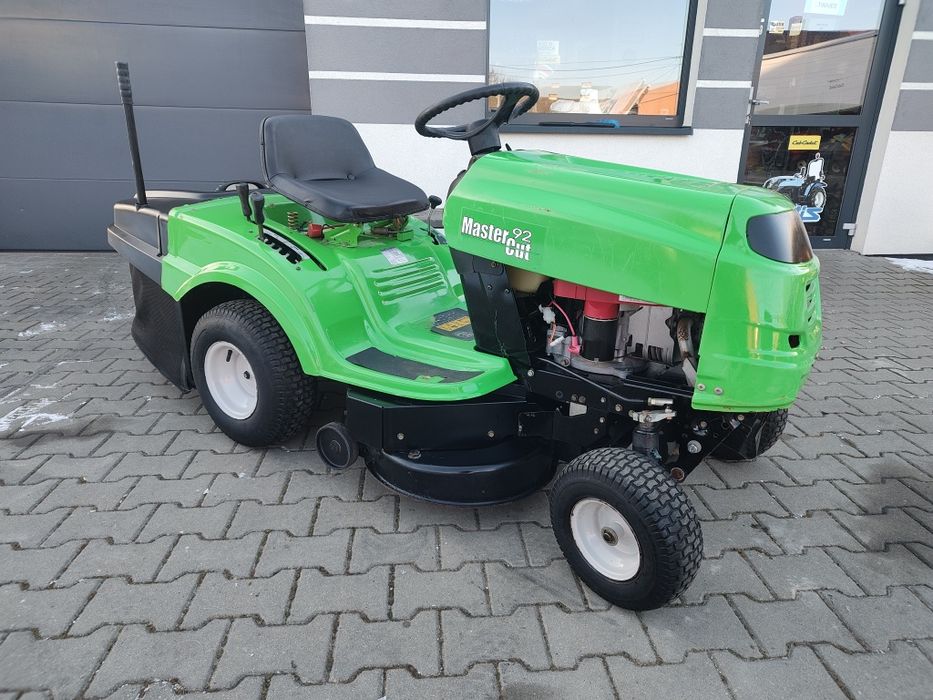 Traktorek ciagniczek kosiarka MTD z koszem centralnym Briggs manualna