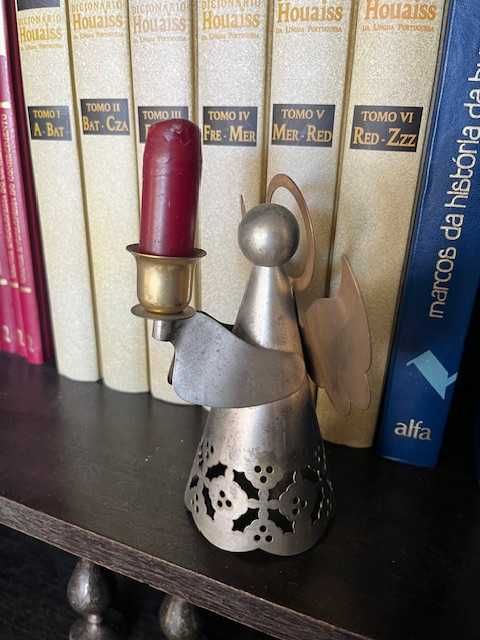 castiçal decorativo em forma de anjo
