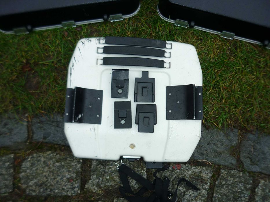 Pokrywy kufrów bocznych Kawasaki GTR 1000.