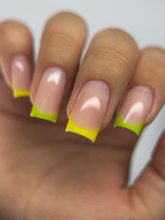 Манікюр, педикюр, подологія, брови, вії