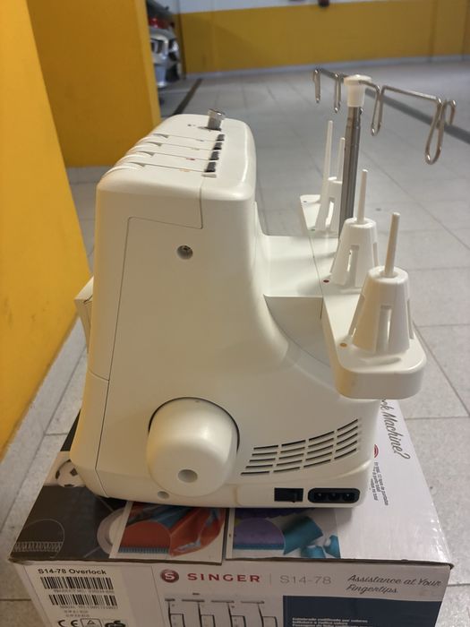 MÁQUINA DE COSTURA  overlock singer S14-78