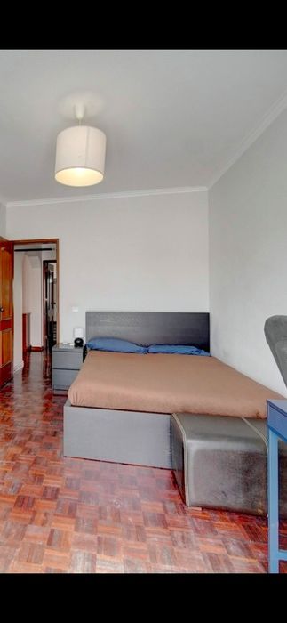 Cama casal preta IKEA Malm 140x200