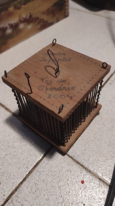 Gaiola de grilo antiga