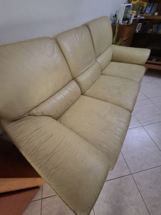 Sofá 3 lugares pele