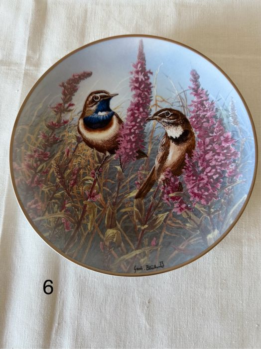 Вінтаж : Колекція фарфорових настінних тарілок.