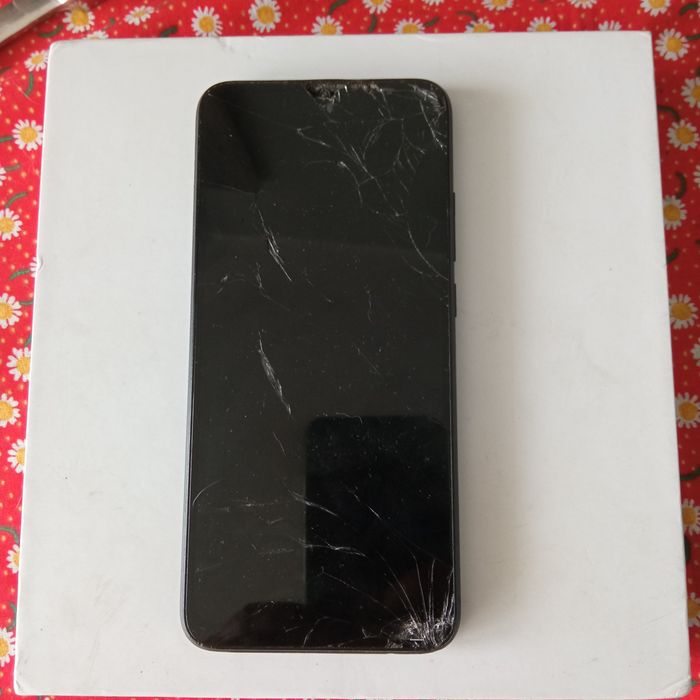 Xiaomi redmi 9AT uszkodzony wyświetlacz reszta sprawna