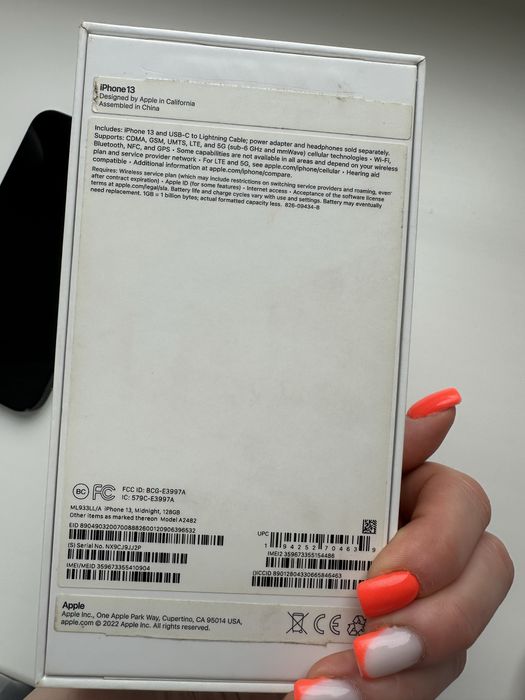 смартфон iPhone 13