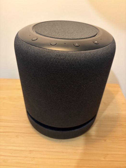 Amazon Echo Studio (Alexa) – Som Dolby Atmos de alta qualidade