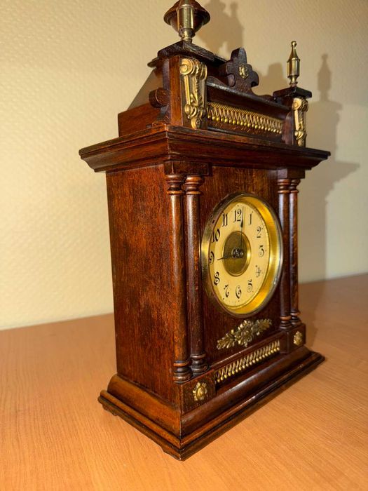Настільний механічний старовинний годинник
