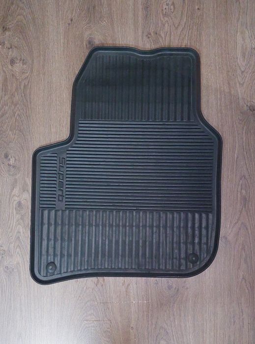 Автомобильные коврики (резиновые)