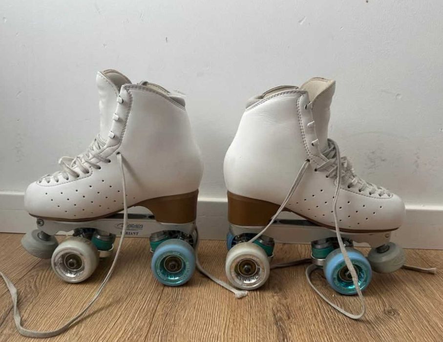 Patins de patinagem livres