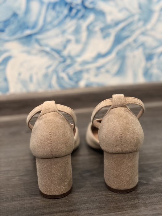 Туфлі на каблуку