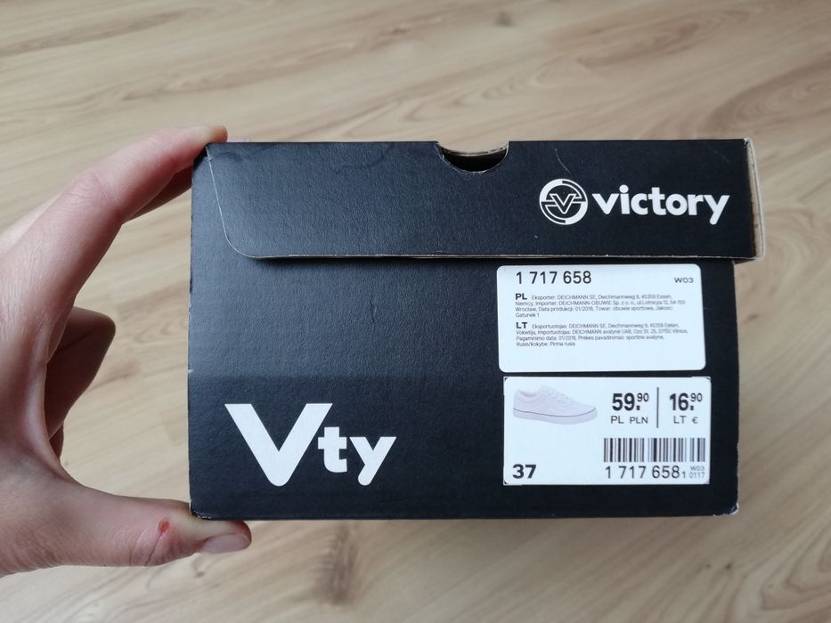 Białe trampki Victory 37