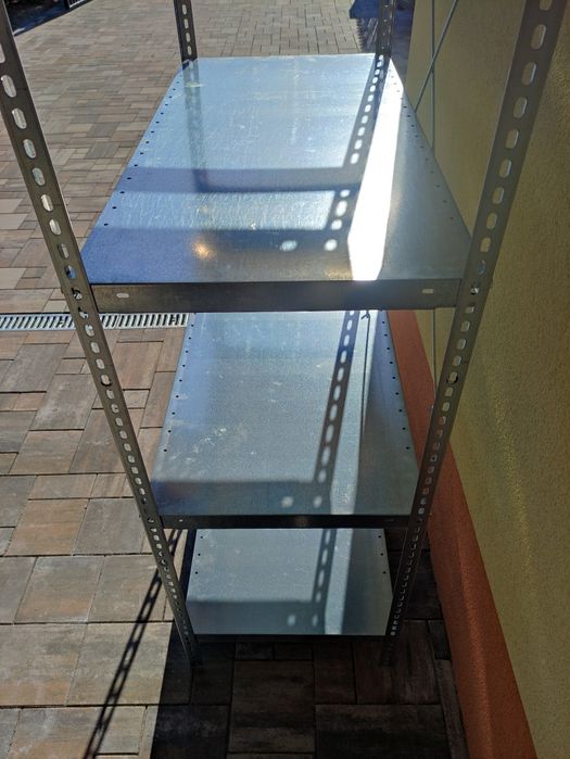 Regały półkowe do garażu