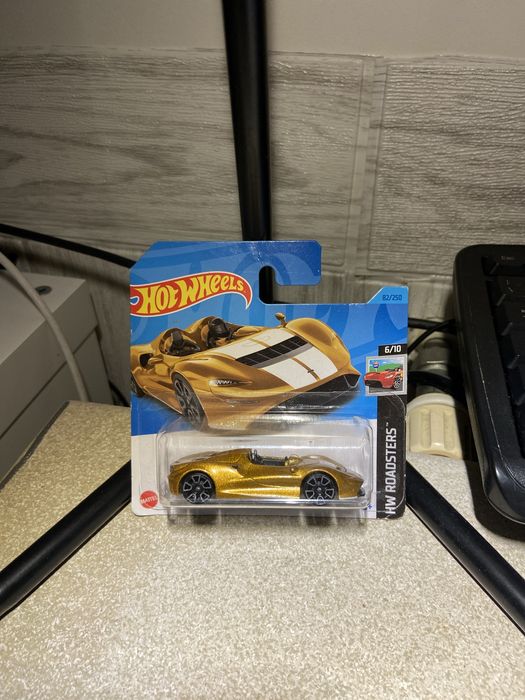 McLaren Elva - HW Roadsters 6/10 - Hotwheels